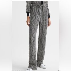 Reiss Sky black and ivory graphic print drawstring trousers
Size 4